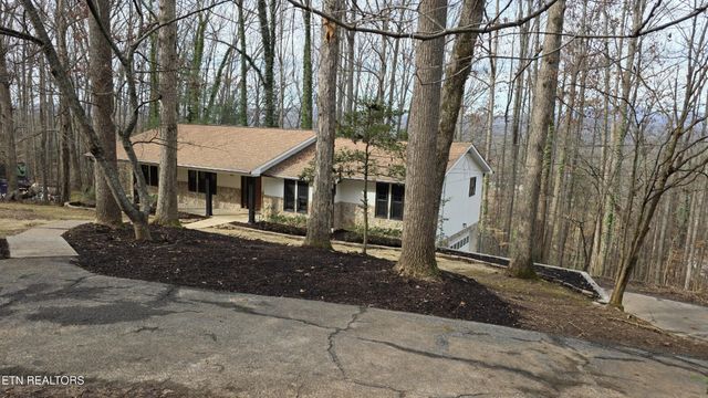 1135 W Outer Drive, Oak Ridge, TN 37830