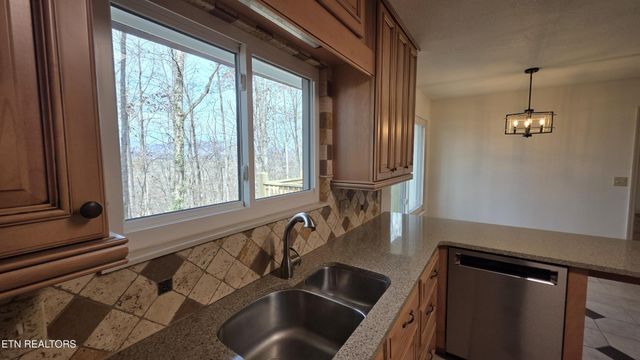 1135 W Outer Drive, Oak Ridge, TN 37830