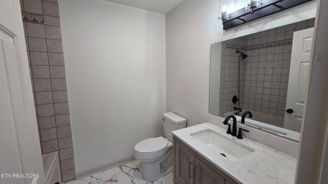 1135 W Outer Drive, Oak Ridge, TN 37830