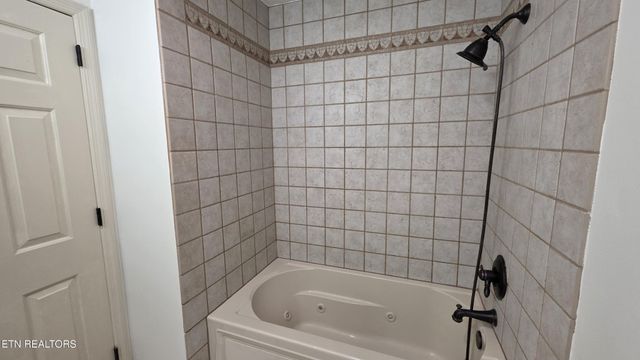 1135 W Outer Drive, Oak Ridge, TN 37830