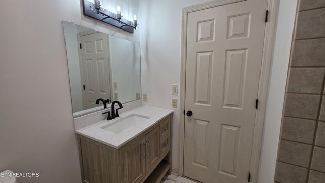1135 W Outer Drive, Oak Ridge, TN 37830