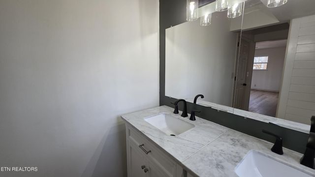1135 W Outer Drive, Oak Ridge, TN 37830