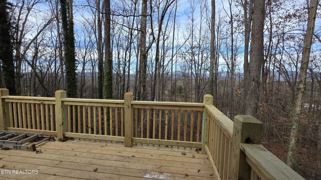 1135 W Outer Drive, Oak Ridge, TN 37830