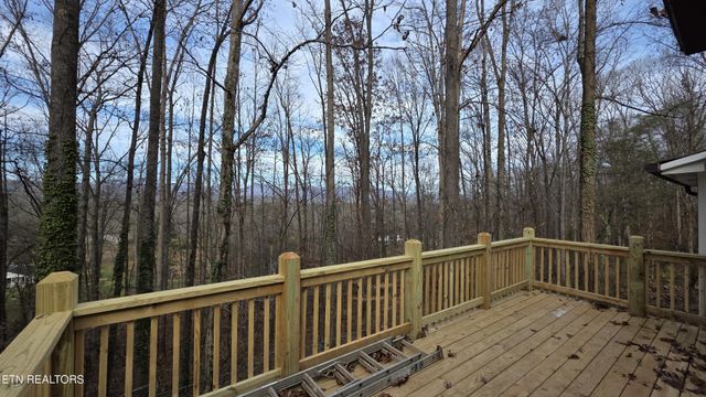 1135 W Outer Drive, Oak Ridge, TN 37830