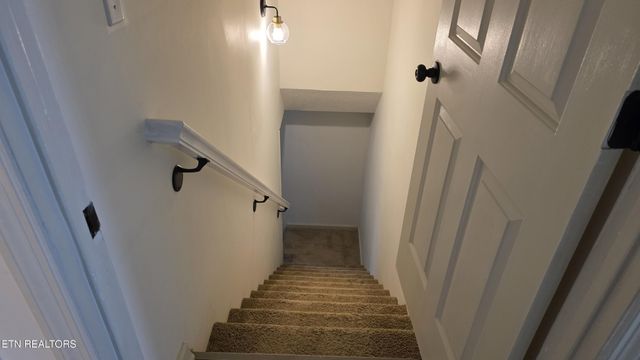 1135 W Outer Drive, Oak Ridge, TN 37830