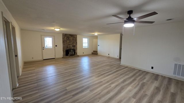 1135 W Outer Drive, Oak Ridge, TN 37830