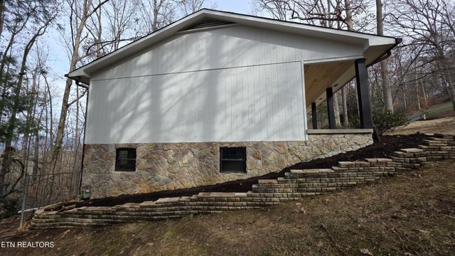1135 W Outer Drive, Oak Ridge, TN 37830