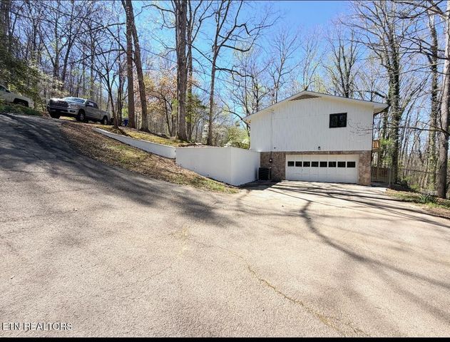1135 W Outer Drive, Oak Ridge, TN 37830