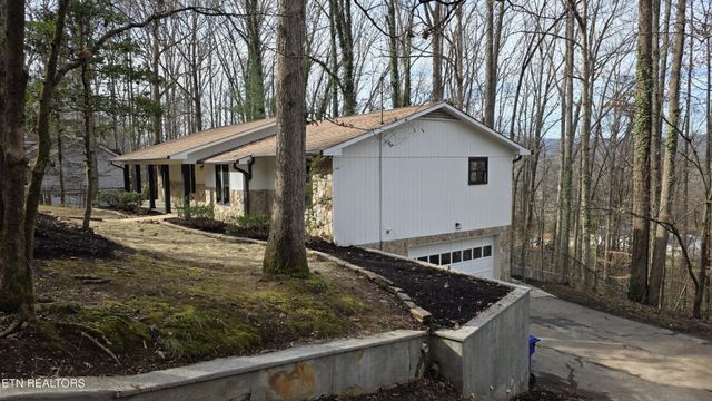 1135 W Outer Drive, Oak Ridge, TN 37830