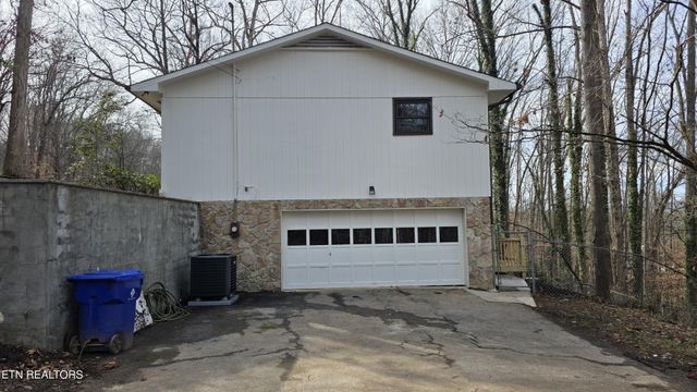 1135 W Outer Drive, Oak Ridge, TN 37830