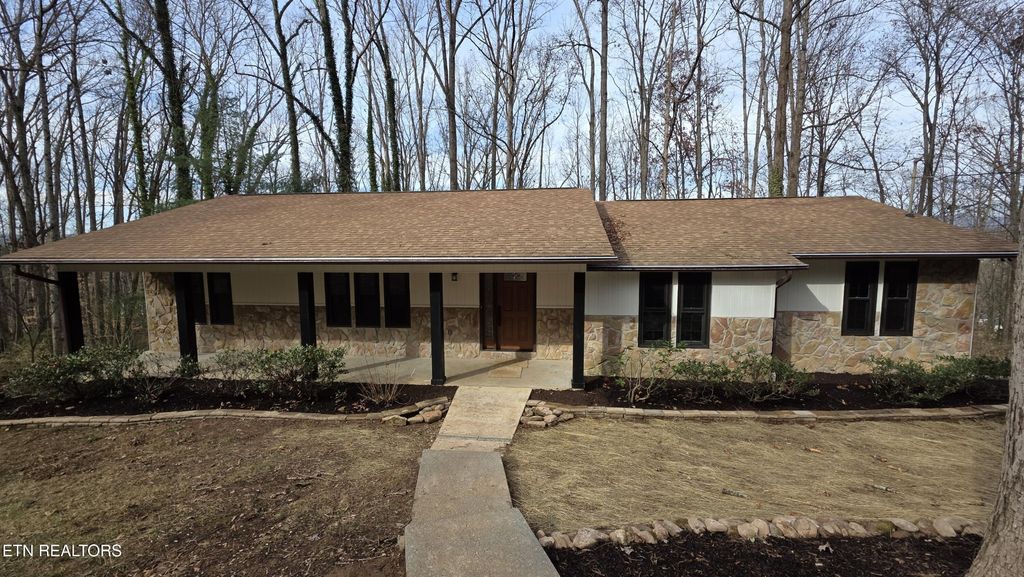 1135 W Outer Drive, Oak Ridge, TN 37830