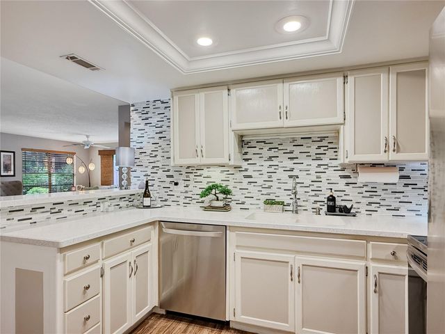 1001 LENNOX ROAD W, Palm Harbor, FL 34683