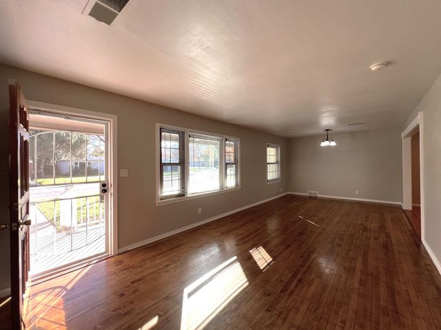 5716 N Wells Circle, Westworth Village, TX 76114