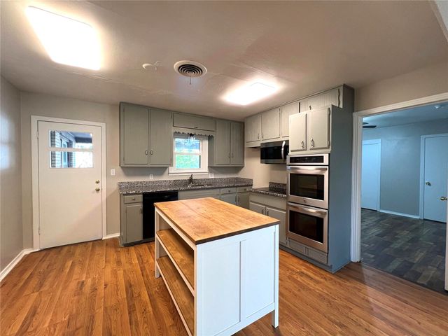 5716 N Wells Circle, Westworth Village, TX 76114