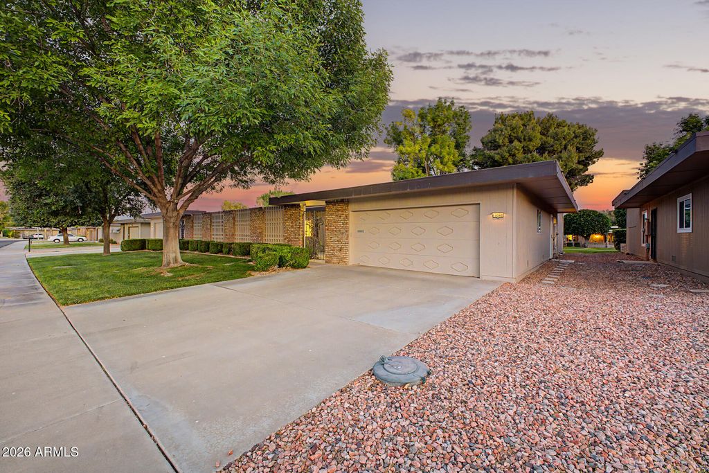 10345 W GARNETTE Drive, Sun City, AZ 85373 — photo 2