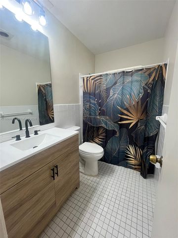 5706 Lincoln St, Hollywood, FL 33021