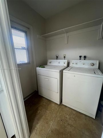 5706 Lincoln St, Hollywood, FL 33021