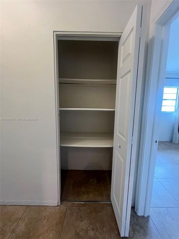 5706 Lincoln St, Hollywood, FL 33021