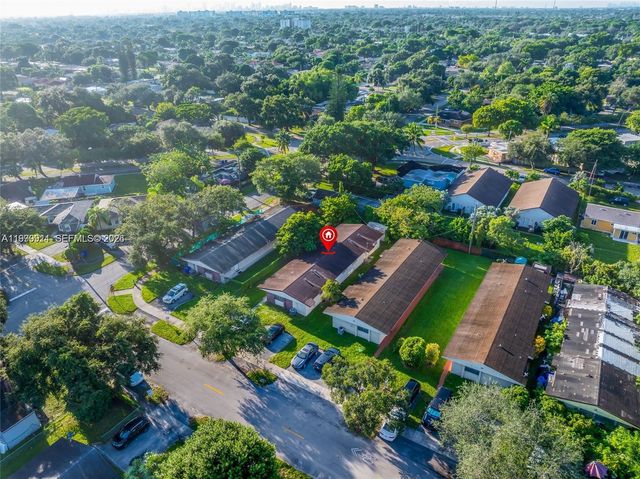 5706 Lincoln St, Hollywood, FL 33021