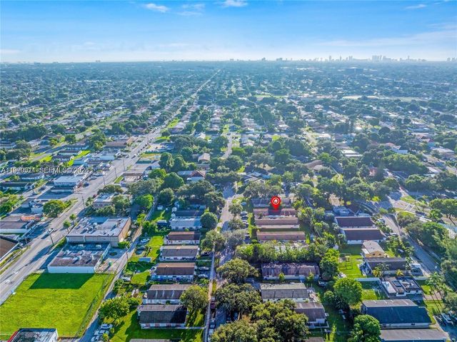 5706 Lincoln St, Hollywood, FL 33021