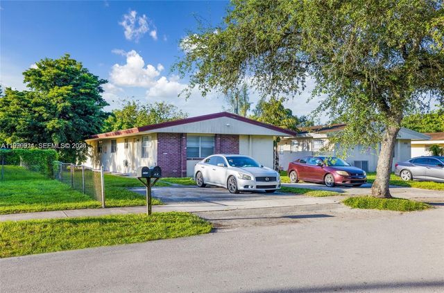 5706 Lincoln St, Hollywood, FL 33021