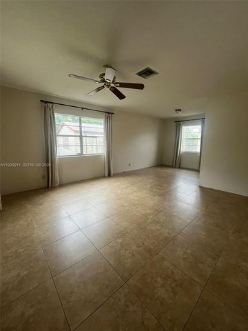 5706 Lincoln St, Hollywood, FL 33021