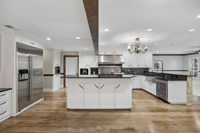 585 Shady Oaks Drive, Southlake, TX 76092