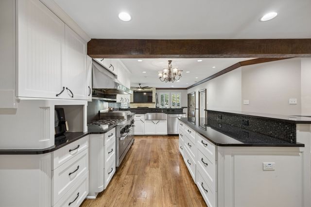 585 Shady Oaks Drive, Southlake, TX 76092