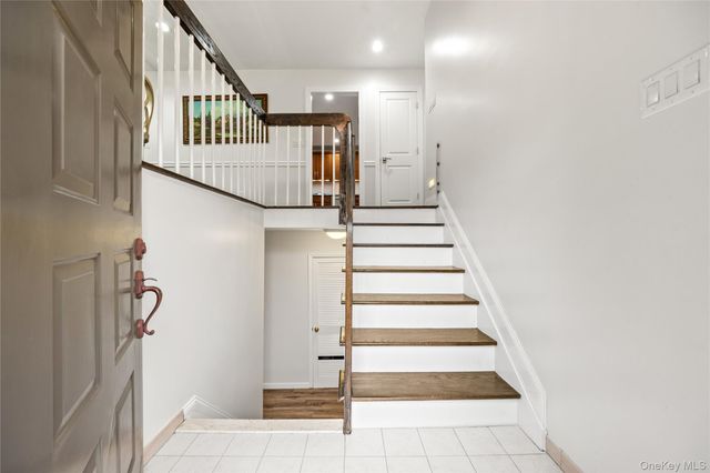 1 Darby Road, Airmont, NY 10952