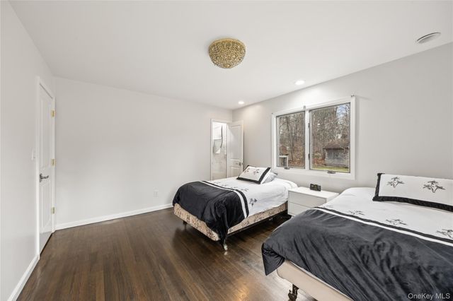 1 Darby Road, Airmont, NY 10952