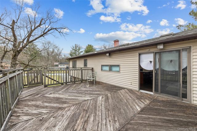 1 Darby Road, Airmont, NY 10952