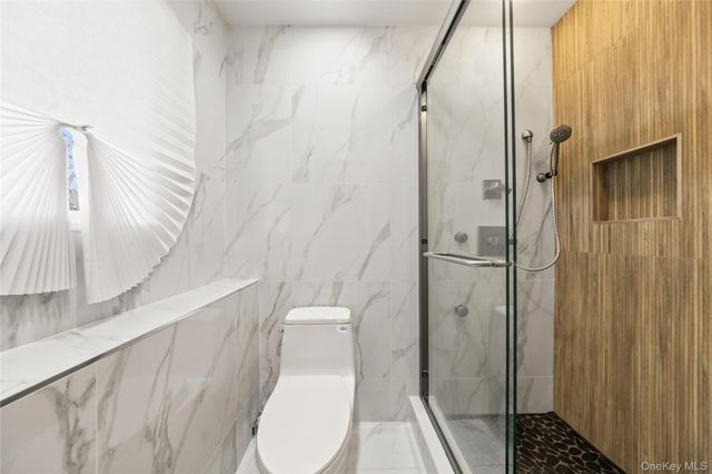 1 Darby Road, Airmont, NY 10952