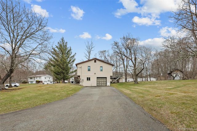 1 Darby Road, Airmont, NY 10952