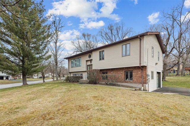 1 Darby Road, Airmont, NY 10952