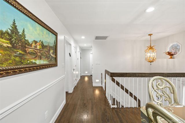 1 Darby Road, Airmont, NY 10952