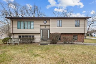 1 Darby Road, Airmont, NY 10952