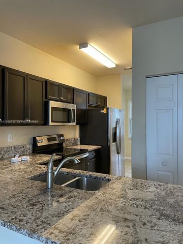 134 SE 28th Ter 4, Homestead, FL 33033