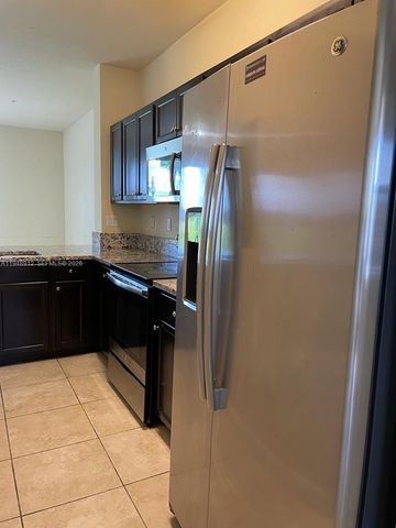 134 SE 28th Ter 4, Homestead, FL 33033