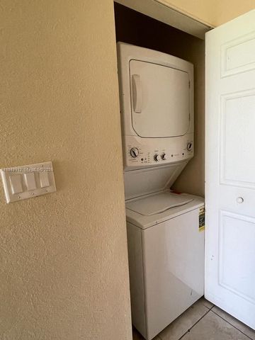 134 SE 28th Ter 4, Homestead, FL 33033