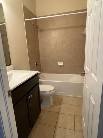 134 SE 28th Ter 4, Homestead, FL 33033