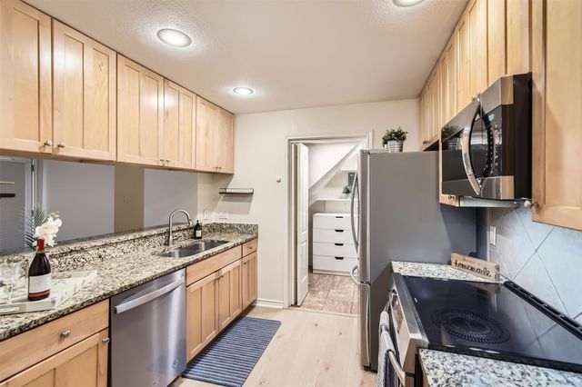 6700 Cooper LN 14, Austin, TX 78745