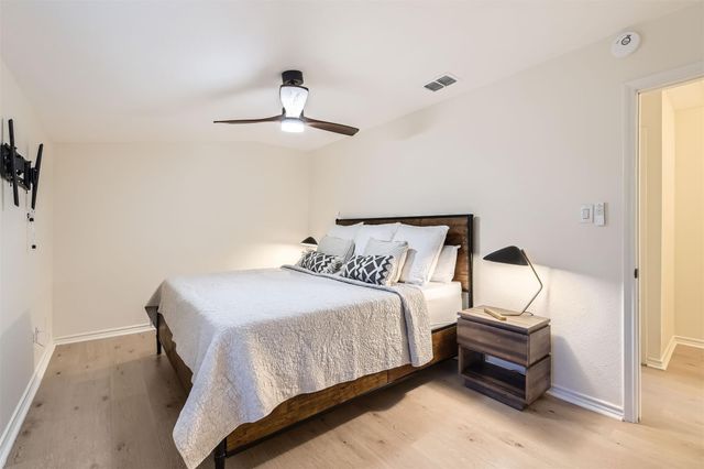 6700 Cooper LN 14, Austin, TX 78745