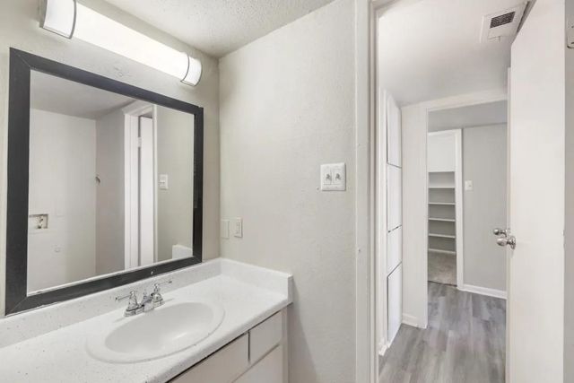 11715 S Glen Drive 101T-1, Houston, TX 77099
