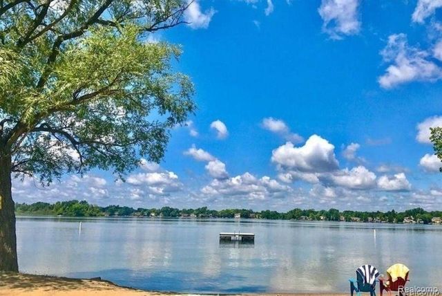 2814 WILLOW, Orion Charter Township, MI 48360