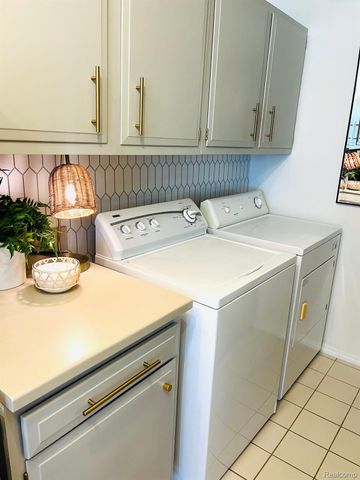 2814 WILLOW, Orion Charter Township, MI 48360