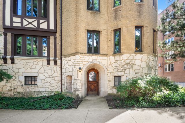 2109 W Jarvis Avenue 1, Chicago, IL 60645