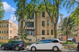 2109 W Jarvis Avenue 1, Chicago, IL 60645