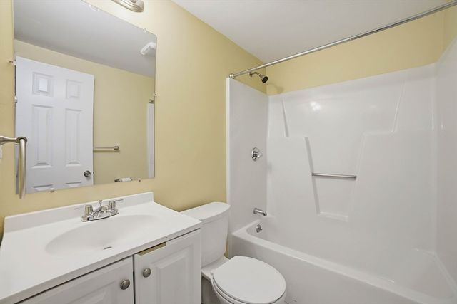 11 Gibbs St B17, Worcester, MA 01607