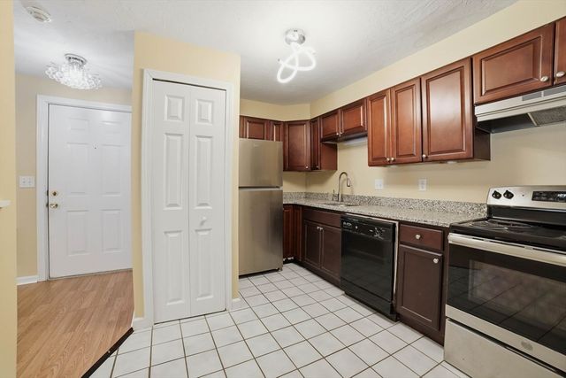 11 Gibbs St B17, Worcester, MA 01607
