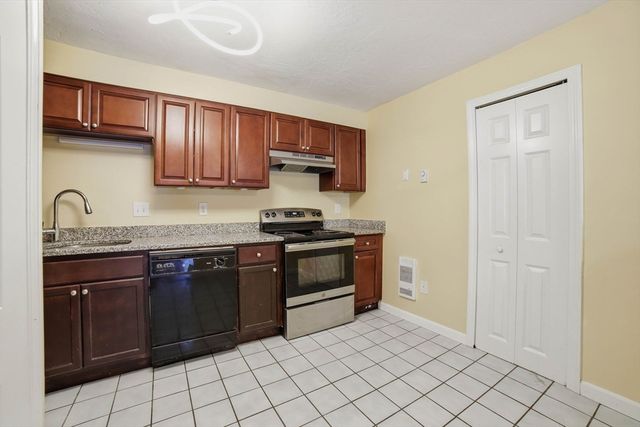 11 Gibbs St B17, Worcester, MA 01607